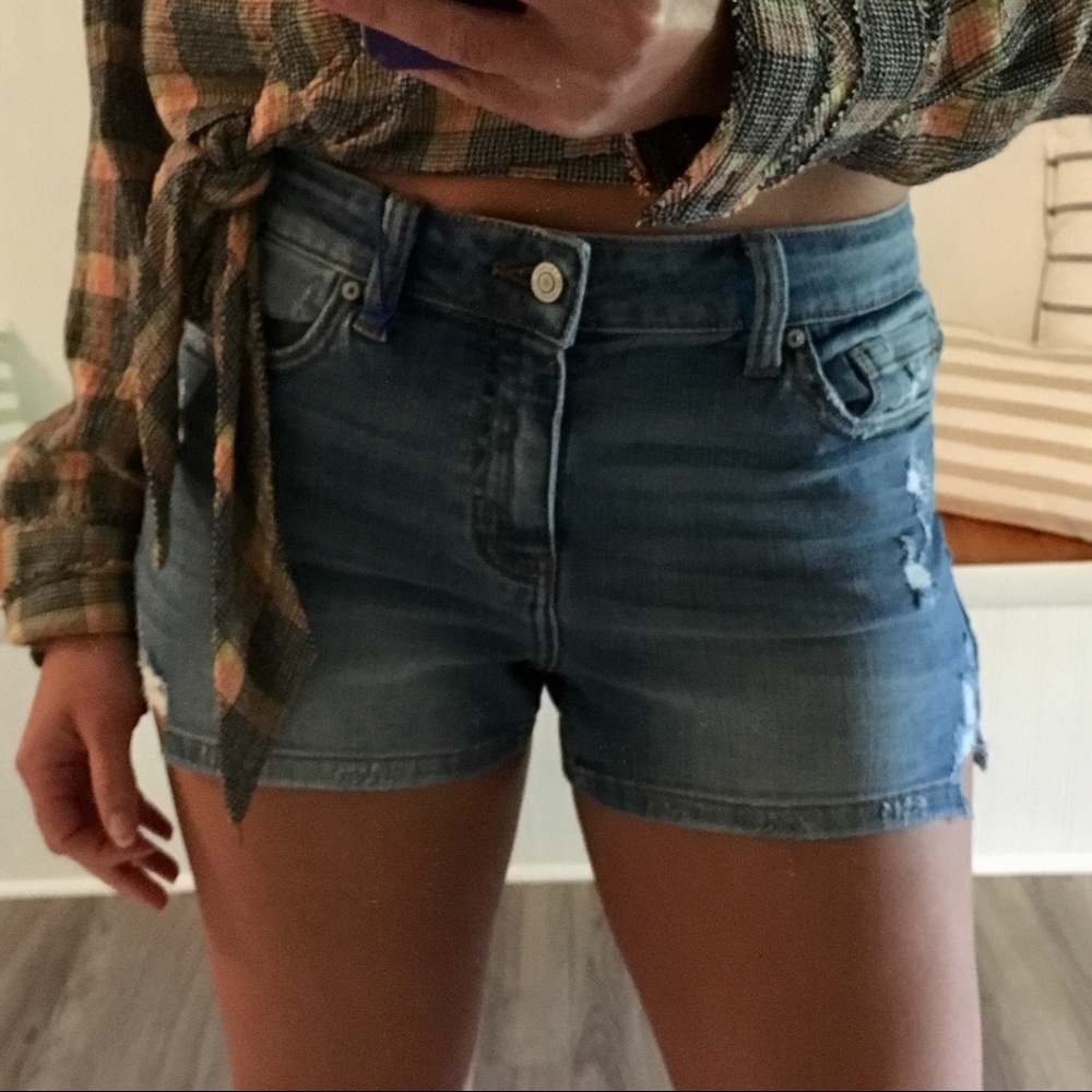 LAST1🧁  DELLIAH- mid rise jean shorts